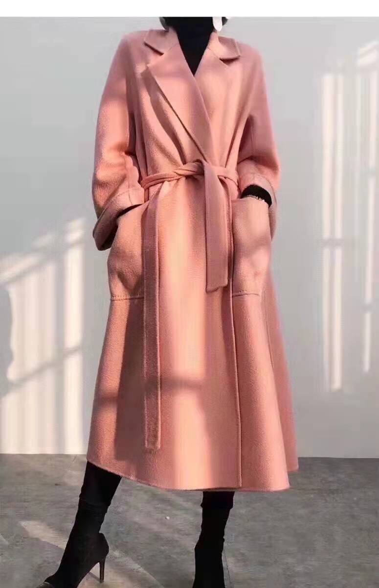 感觉 丢掉你的驼色卡其大衣吧,这些亮色大衣更强势吸睛,高级又不俗气