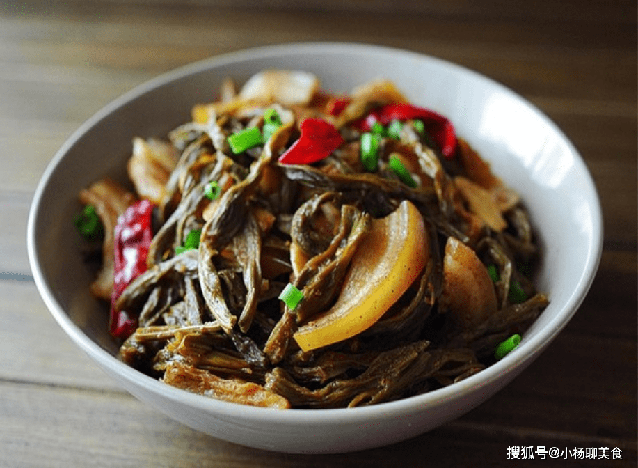 清水|天冷了,家人特馋这个菜,从小吃不腻,简单炖一炖,冬天吃特下饭