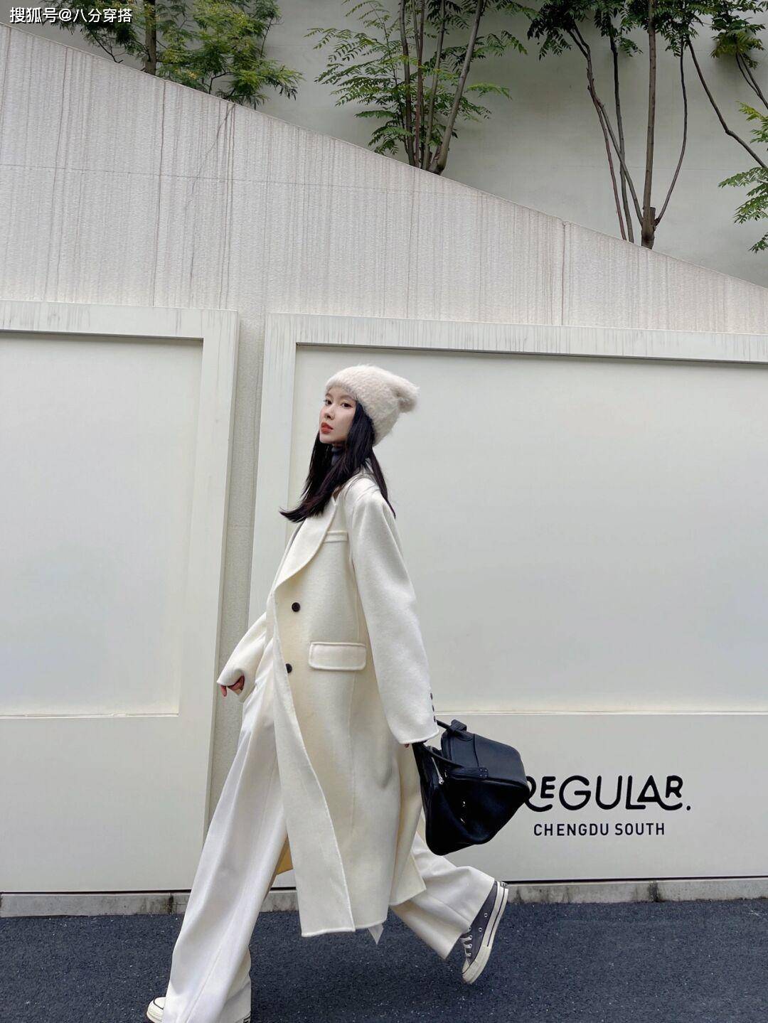 看点 冬天穿大衣，多选这几种颜色，温柔显白又百搭，不管怎么搭都洋气