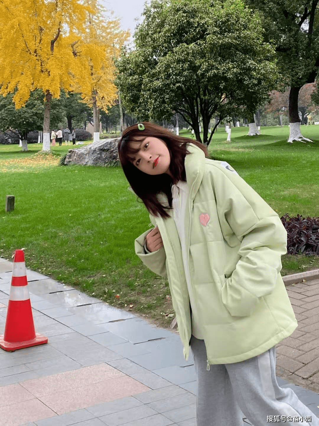 颜色 冬天穿羽绒服不知道选什么颜色？这4种值得一试，一种比一种好看