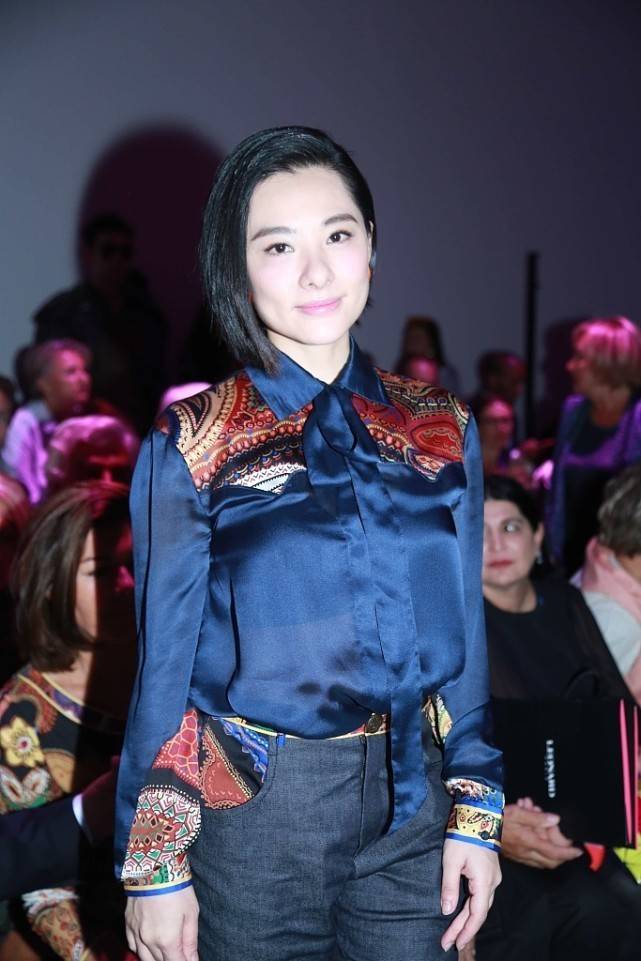 样式 大龄女性如何穿搭能显得年轻?看看这些穿搭!