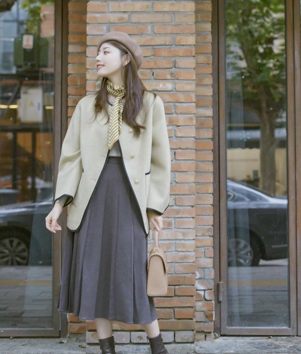 设计 秋冬，高级感穿搭指南，针织衫搭配半身裙，温柔知性更具女人味