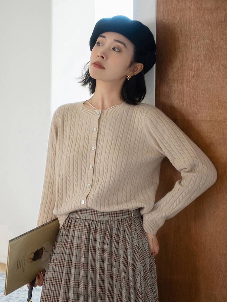 设计 秋冬，高级感穿搭指南，针织衫搭配半身裙，温柔知性更具女人味