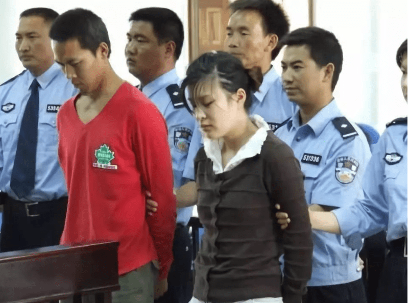 自古奸情出人命,木鸿章有钱就变坏,家里红旗不倒,外面红旗飘飘,虽违反