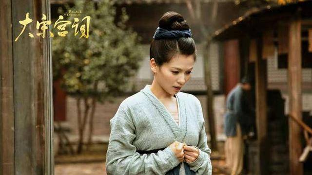 李少红|首播热度冲上第二，42岁刘涛强行扮嫩，她凭什么能打败马思纯？