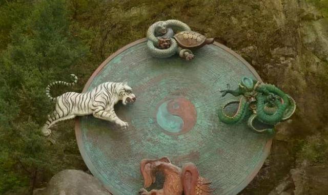 世人皆知：东青龙西白虎，南朱雀北玄武，那中间是何方神兽？_搜狐网