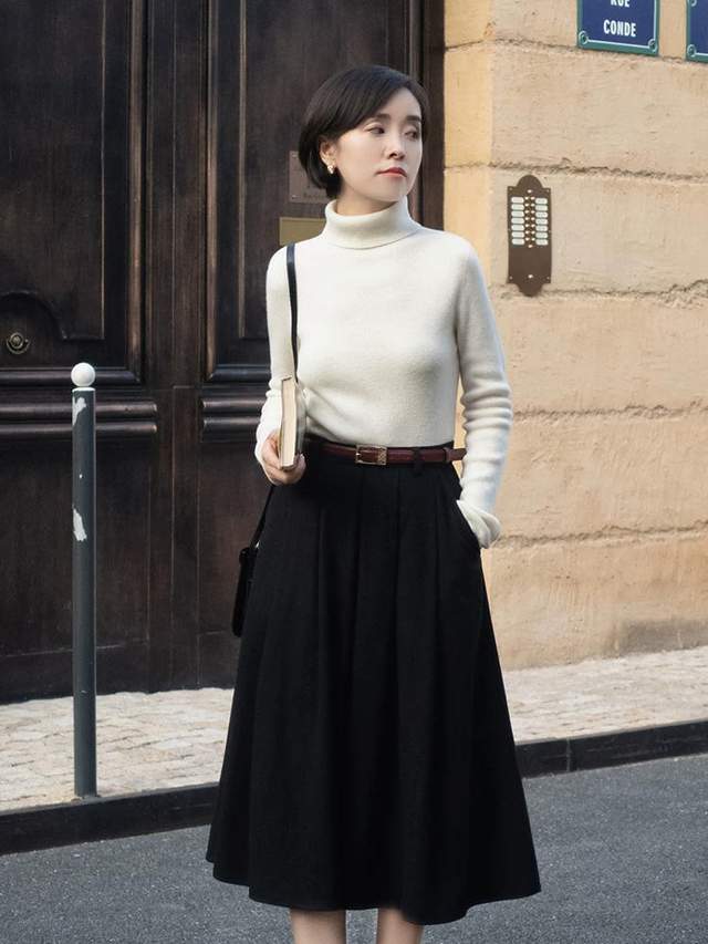 黑色 女人年过40穿衣要体面，为你分享5个实用半身裙，帮你打造好气质