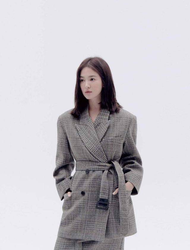 灯芯绒 宋慧乔准备的这三款过冬单品，可以复制到生活中，不论高矮都能穿