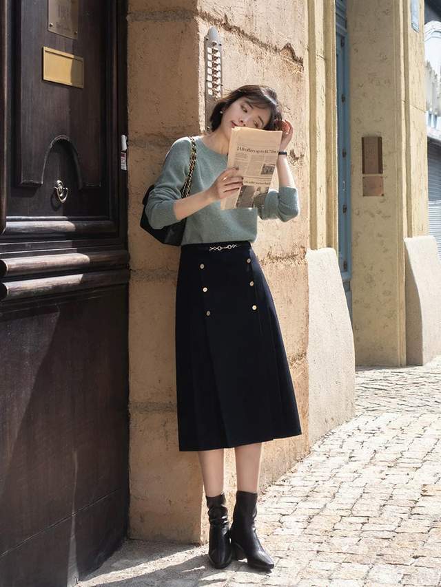 黑色 女人年过40穿衣要体面，为你分享5个实用半身裙，帮你打造好气质