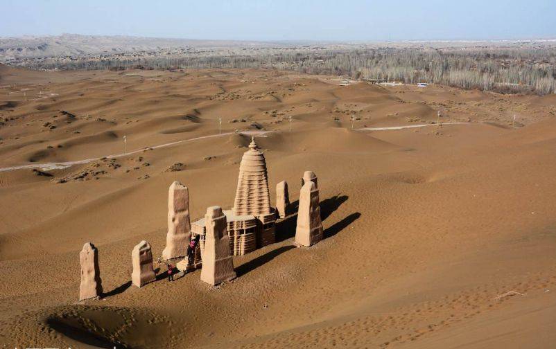 新疆沙漠的沙子有多厚？为什么这里的沙子不能盖房子？