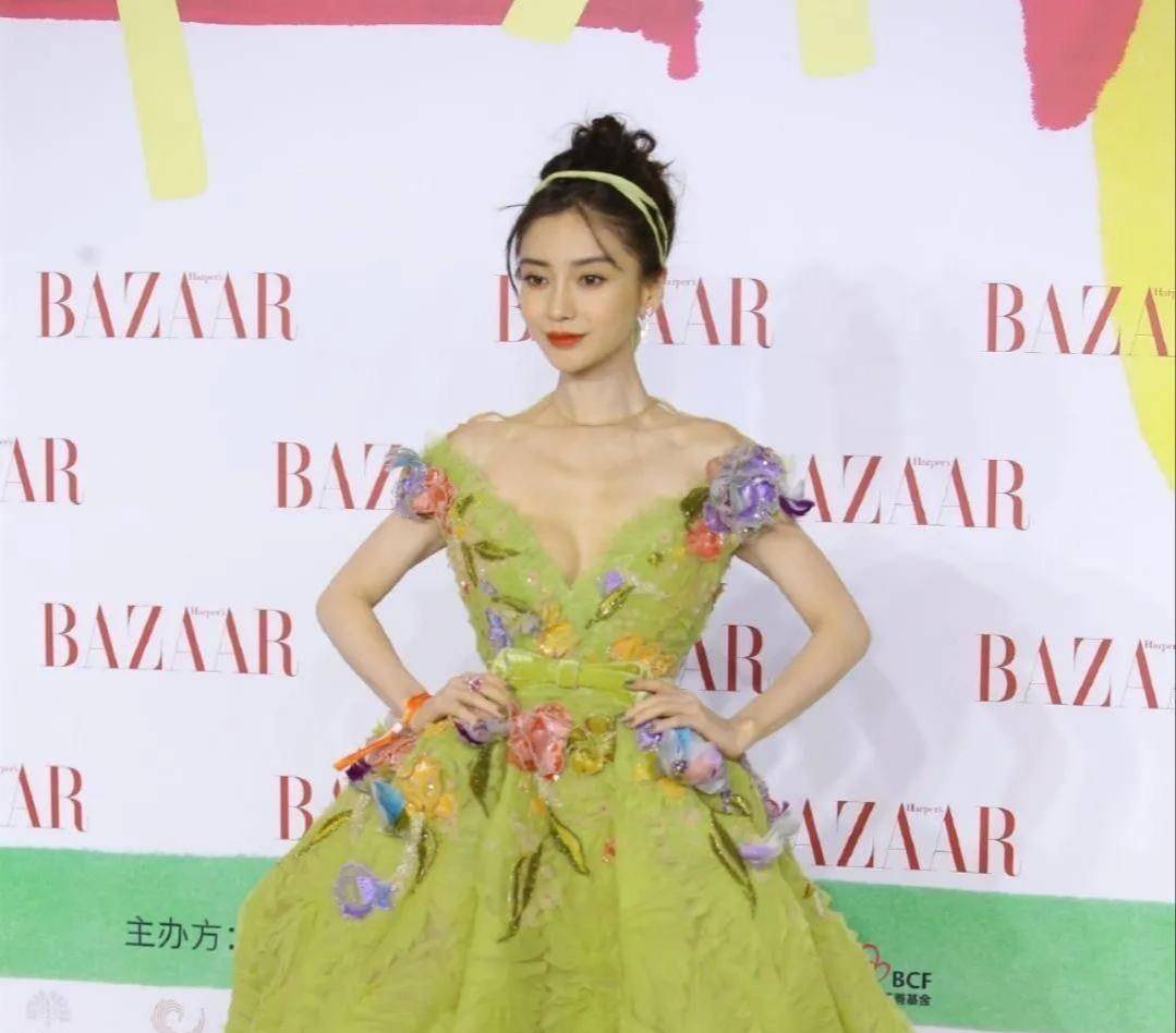 女神 33岁杨颖生图,没有后期修图后,这身材状态我没眼花吧?