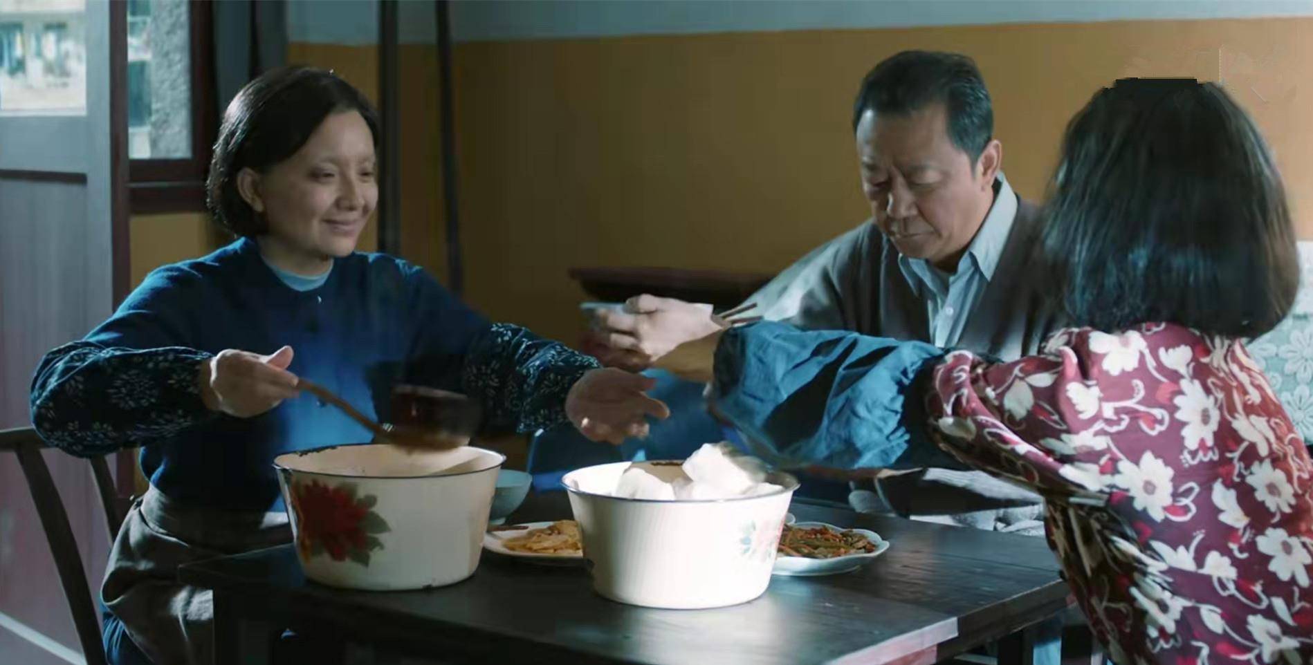 阿译|《功勋》默默无闻张富清单元：一个剧情、三个家打脸当下很多神剧