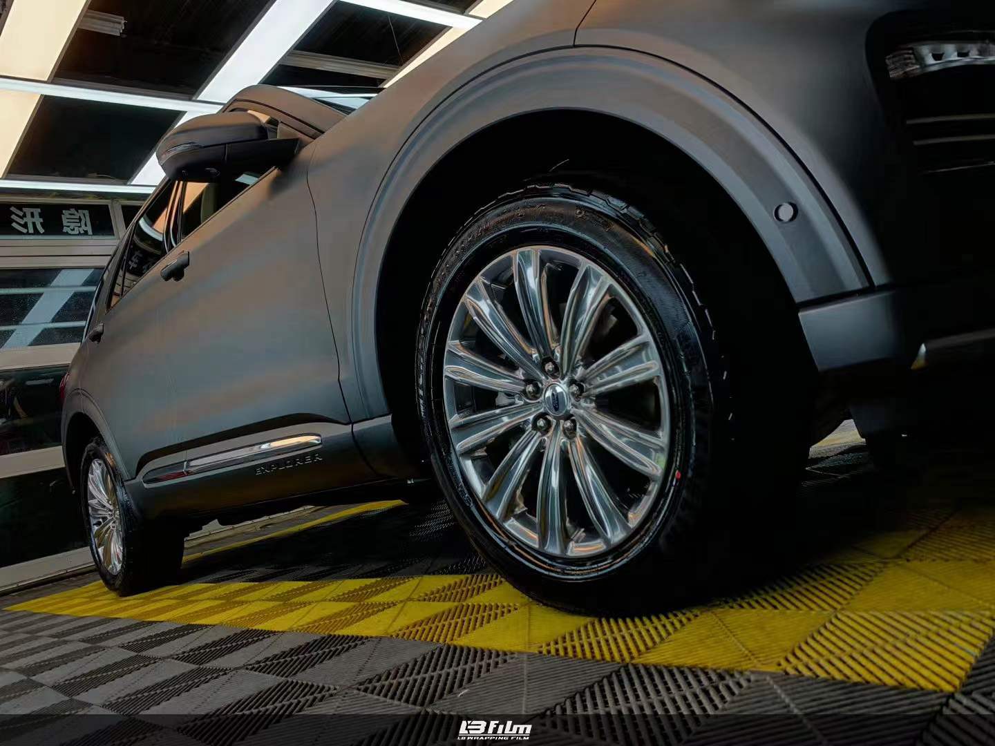 福特探险者lb改色膜小珍珠金属灰