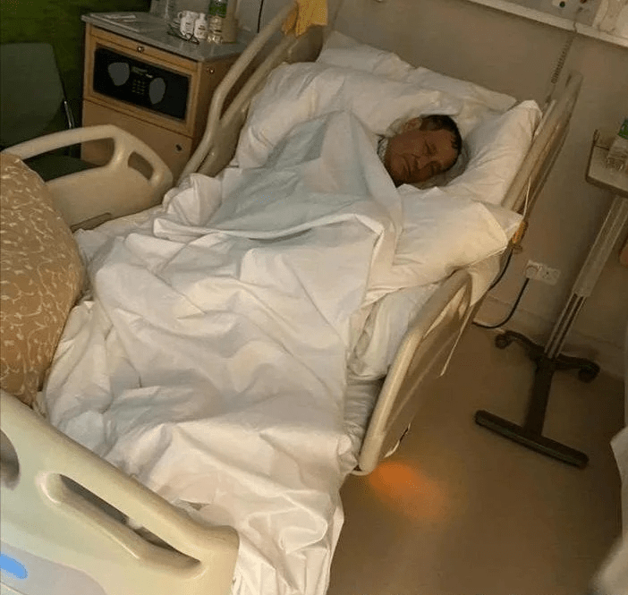 兄弟|谁能想到洪金宝嘴角上的疤痕，能引出香港电影由兴盛转衰落的故事