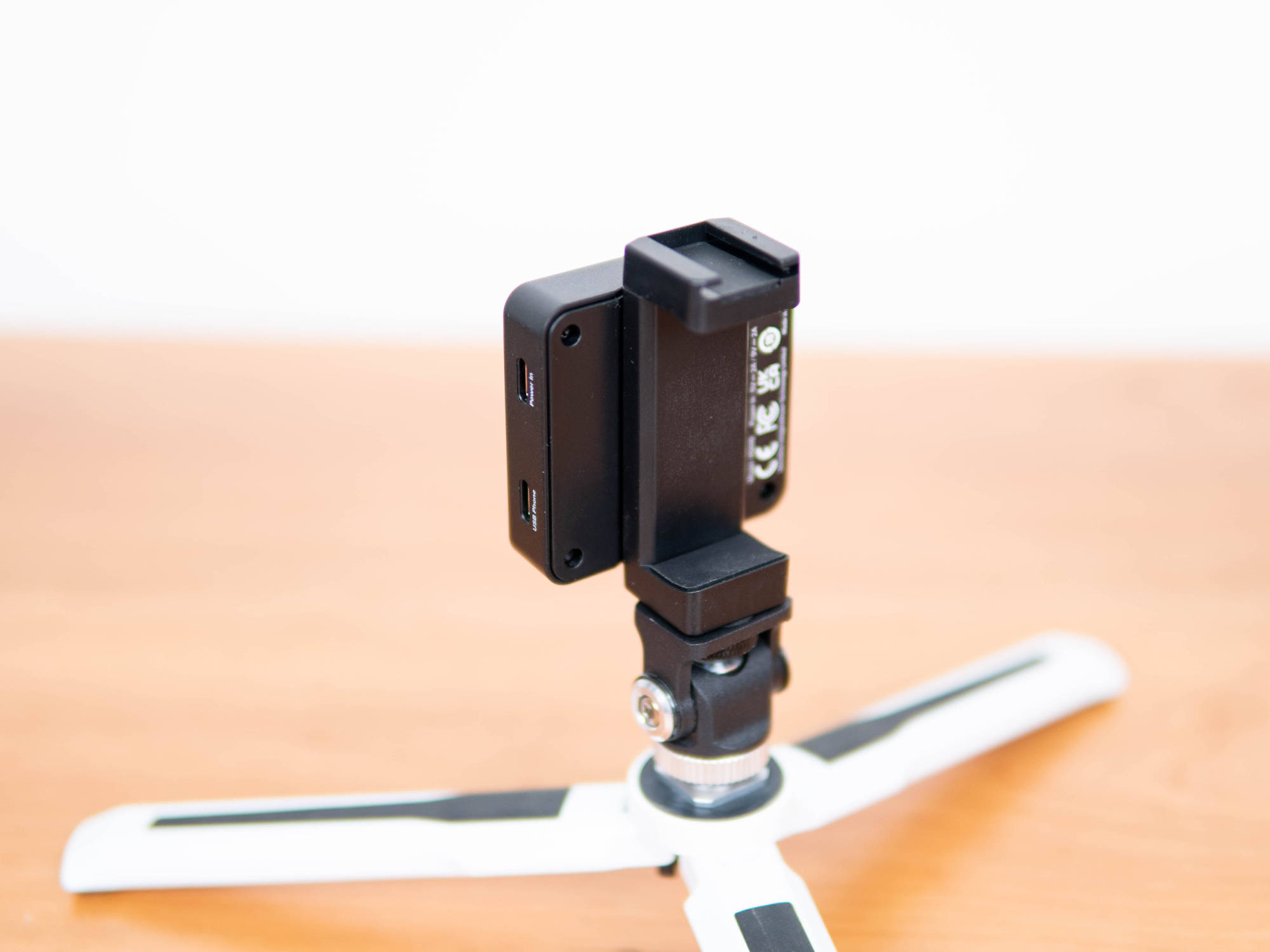 只要一个小配件，省下几千块，闲置手机变索尼微单监视器