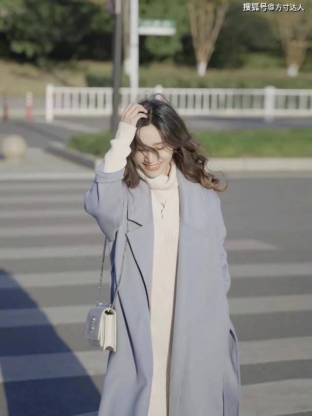 卫衣秋冬这样穿显白又气质！