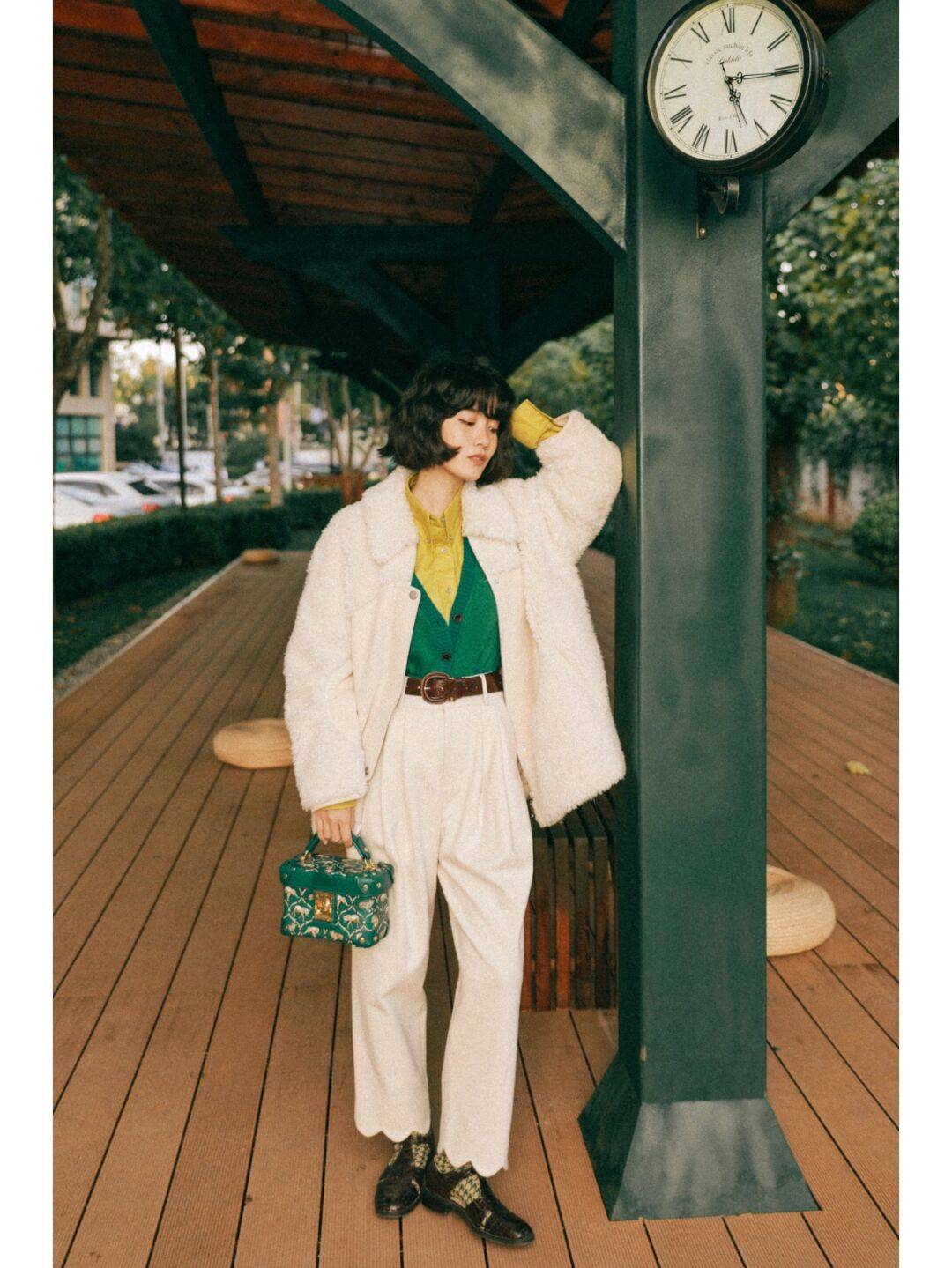 显得 羽绒服不要乱搭，看看这几组搭配方式，保暖洋气又显气质