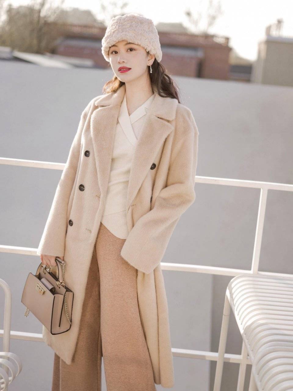 颜色 冬天皮草推荐：25-30岁小姐外套+半裙成熟又好看，高贵华丽显气质