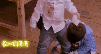 检查|哥哥一“碰”3个月妹妹，妹妹就大哭不已，宝妈检查被褥后痛哭