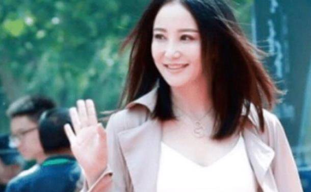 陶虹她是整容最成功的女星，51岁的她看起来就像一个25岁的小姑娘