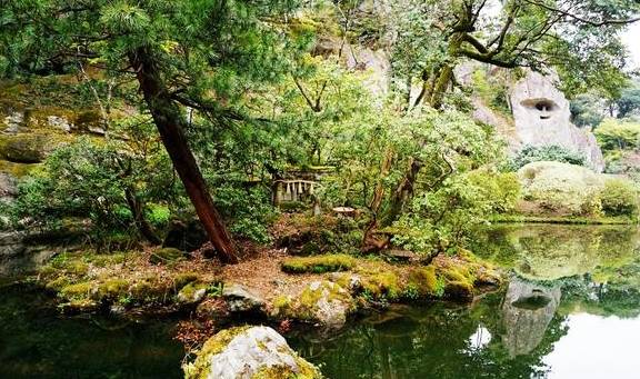 因为|日本旅游不能错过的人少景美米其林星级景点——小松那谷寺