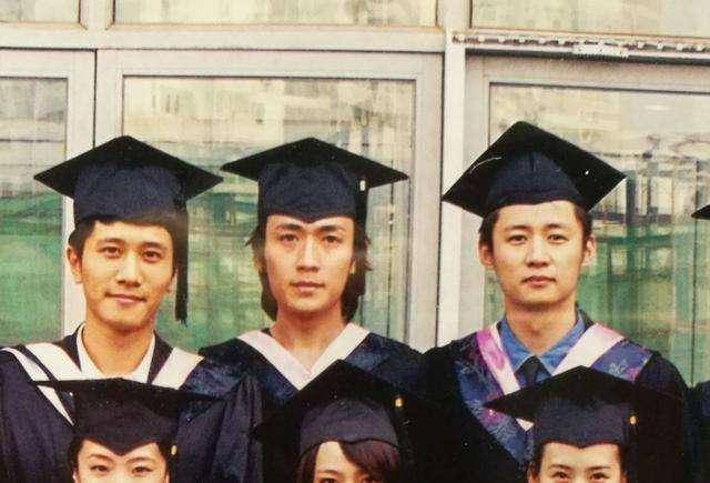 朱一龙上学时没人追看到大学时的照片网友换我也不追