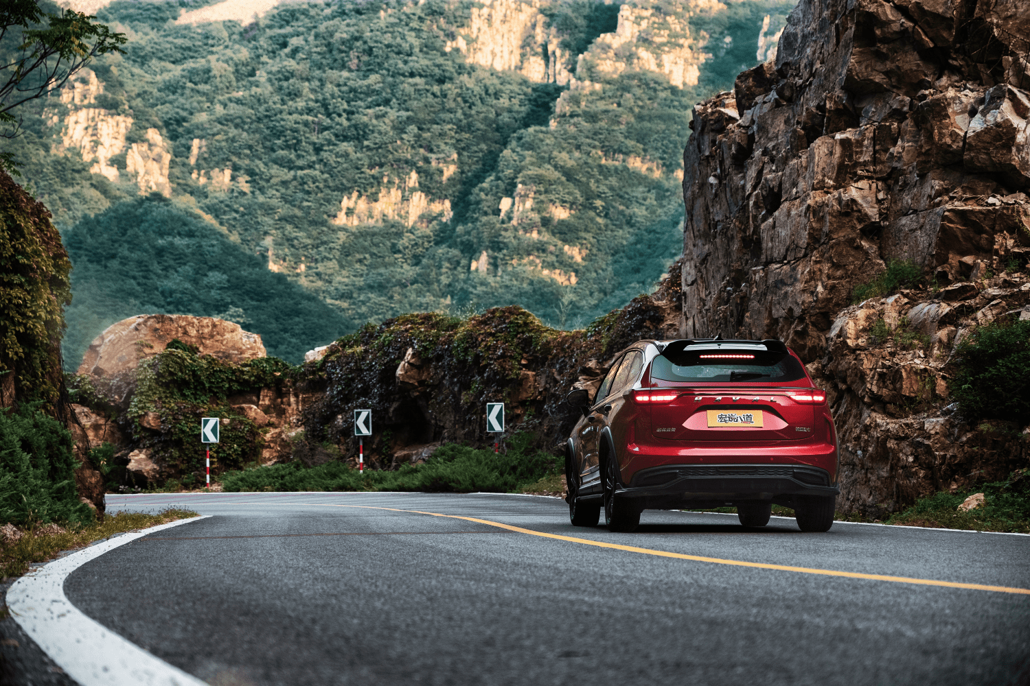 激擎驰骋残影留 最美弯道赤兔行_搜狐汽车_搜狐网