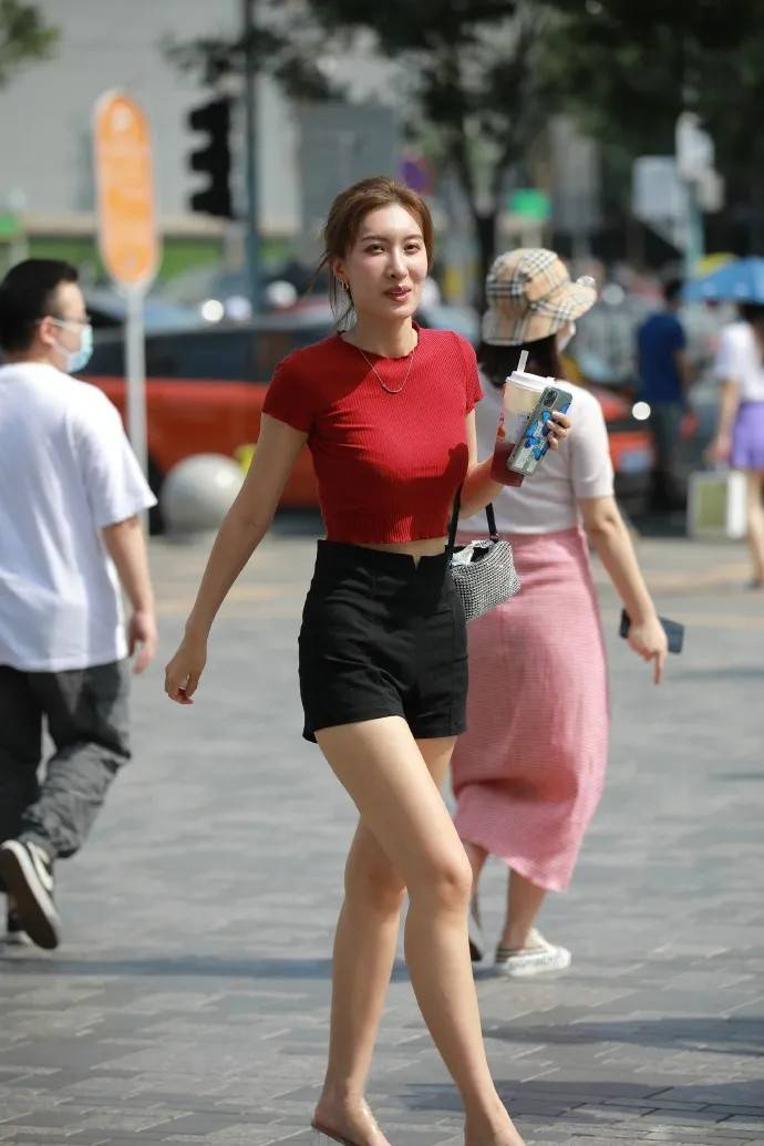 身材 简单甜美又休闲的穿法，舒适百搭随性自在，充满活力与朝气