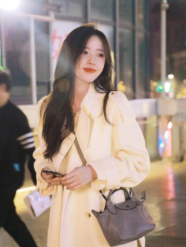 一身不会还有人还在穿“一身黑”吧？冬季最显白的小技巧来啦！