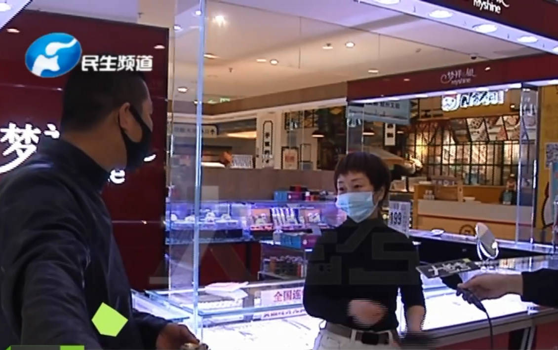 原创男子中奖倒赔1962元抽中2万元金镶玉竟是金箔纸伪装亏大了