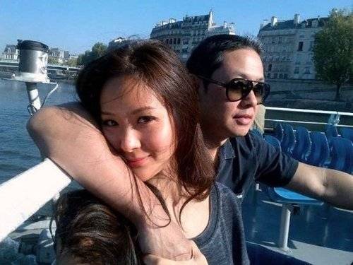 2003年孙道存跟颜宁分手,但是他很快就跟另外一个名媛张琼玲在一起.