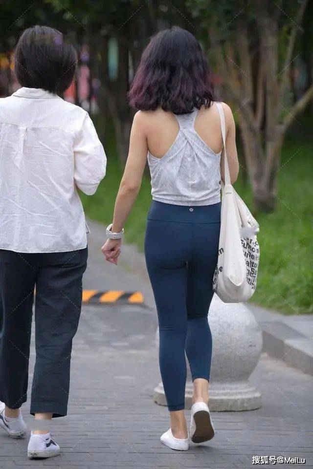 服装 大圆型领口上衣的好处，清爽舒适
