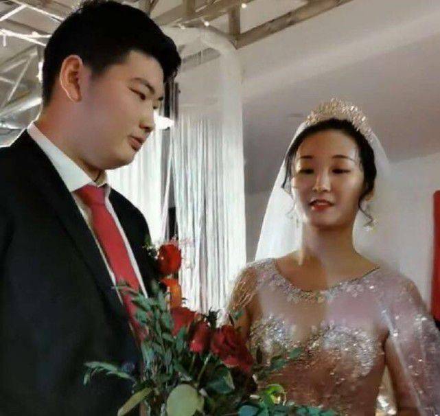 大衣哥儿子离婚陈亚男究竟是何人