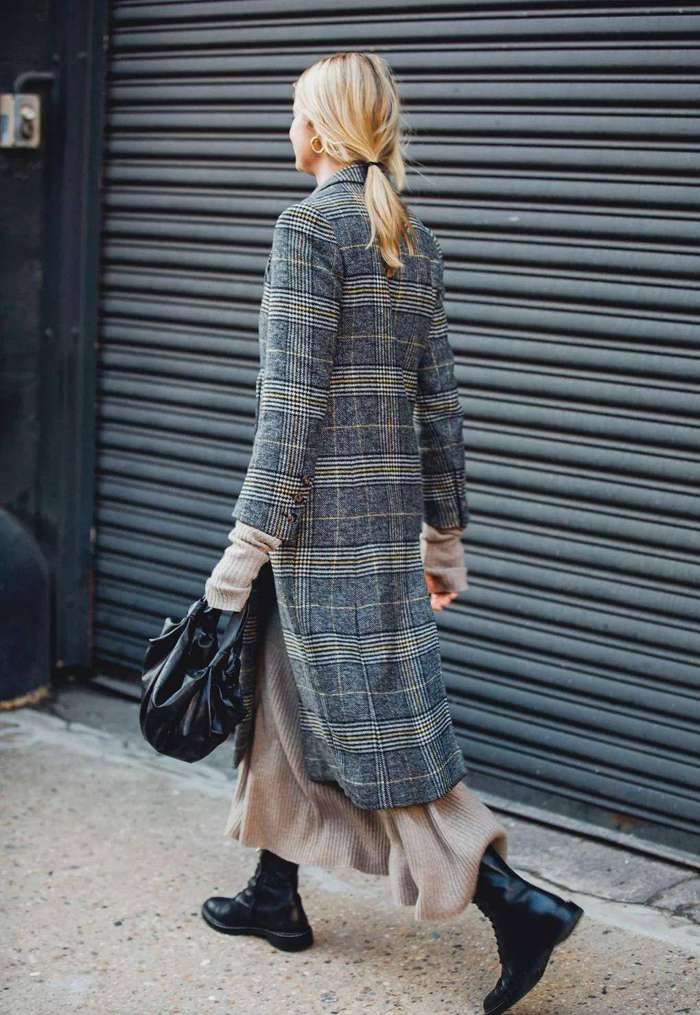 美得 入冬穿大衣＋裙子，美得无可救药！