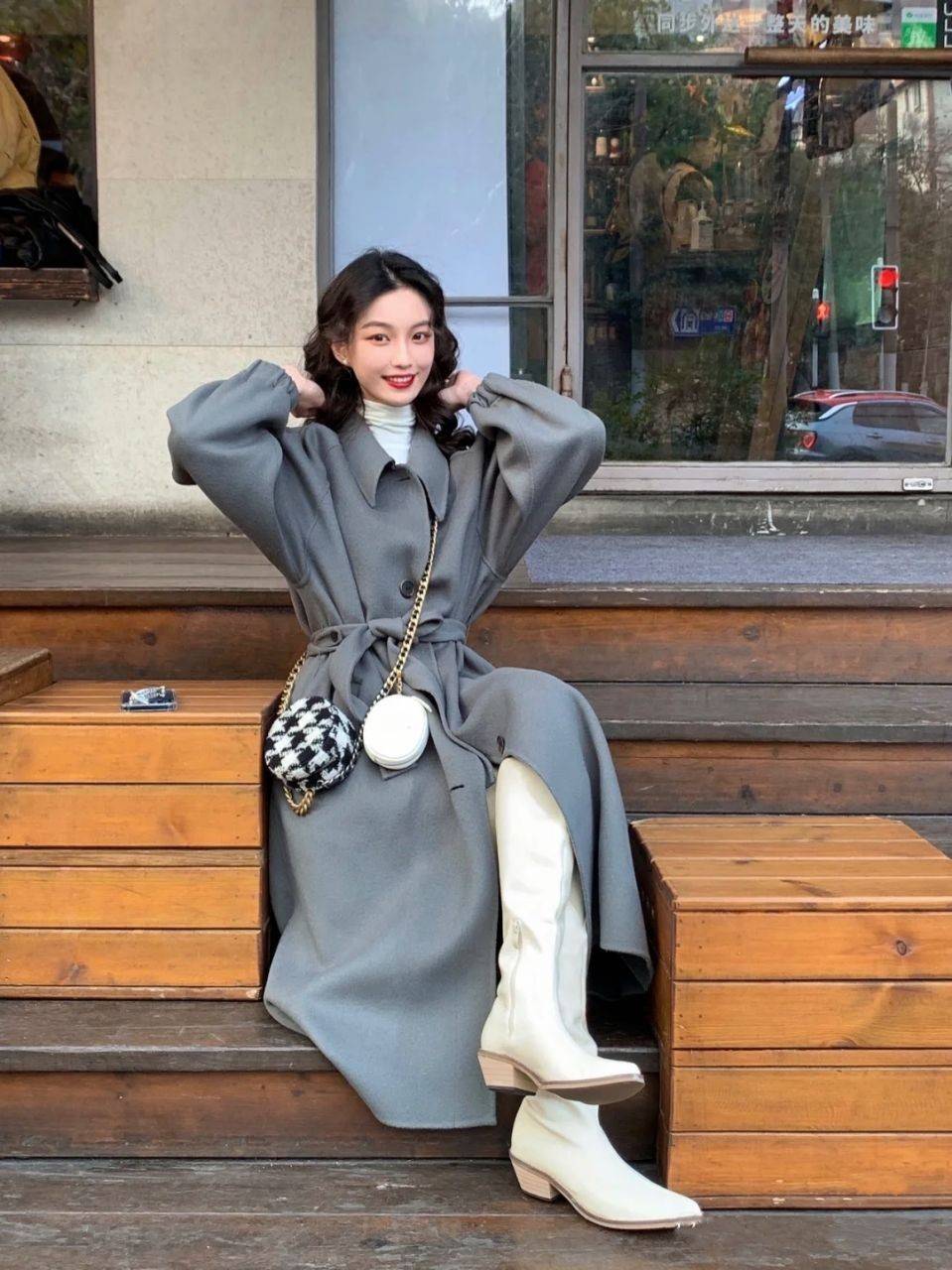层次 今年，突然火了一种搭配：“大衣+高领衫”！看着时髦穿着还保暖