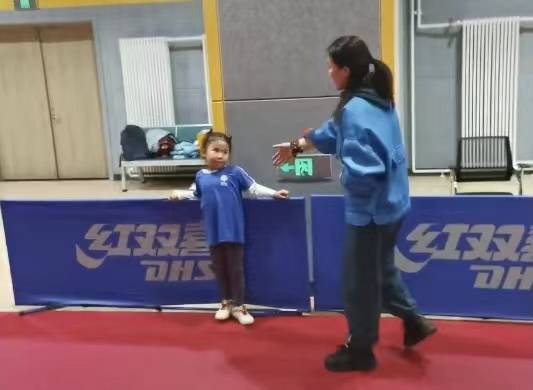 赢家|滑步运球，5岁女儿战胜王楠，拒绝握手撒娇，国乒大满贯气喘吁吁