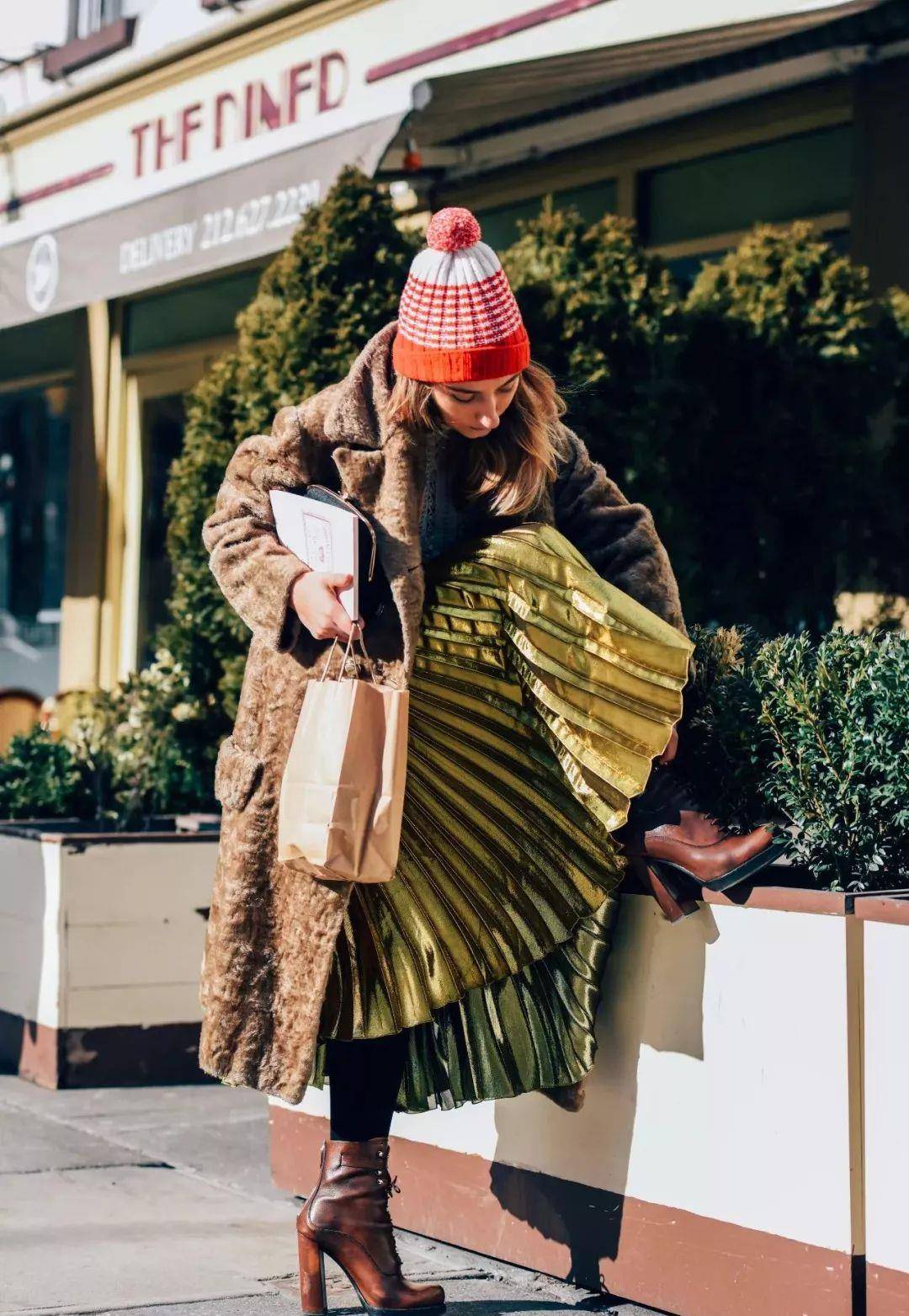 美得 入冬穿大衣＋裙子，美得无可救药！