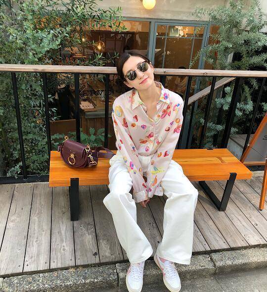 整体 野马泫雅不走性感，简约邻家的穿着更耐看，刘雯穿着适合大众学习