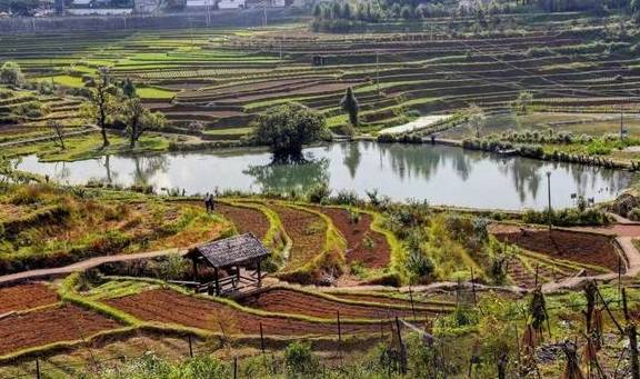 实拍云南腾冲佤族村，至今保留着传统习俗，历史超过500年