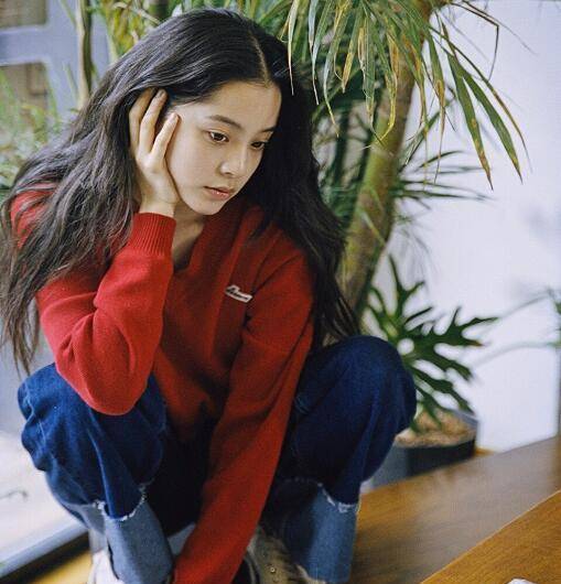 整体 野马泫雅不走性感，简约邻家的穿着更耐看，刘雯穿着适合大众学习