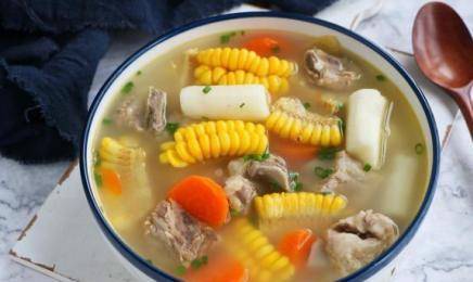时节|春夏时节来碗汤，滋补玉米与排骨相互碰撞，别有一番风味
