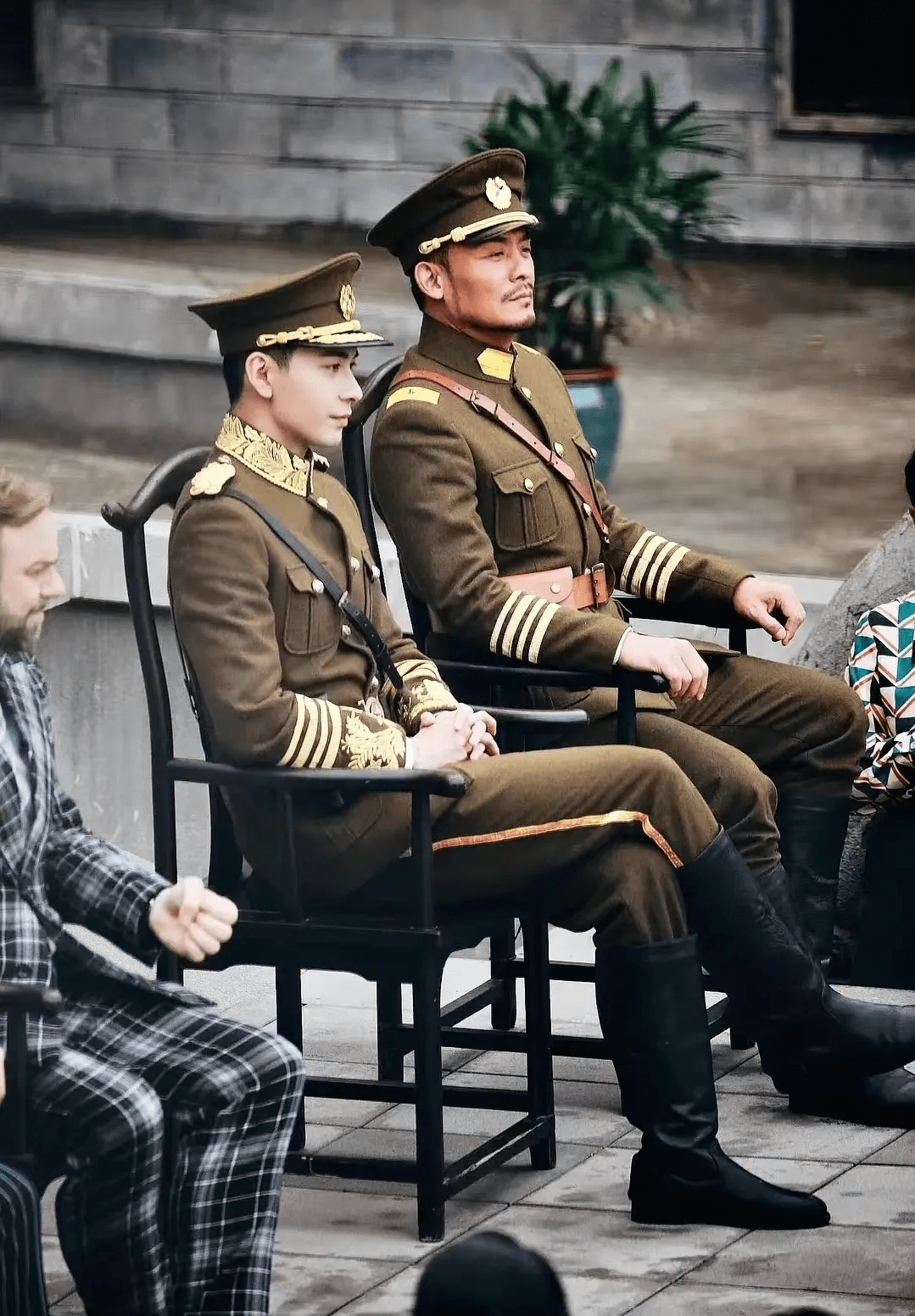 职场|《夜色暗涌时》:男帅女美还不尬的剧情,大家追起来了吗?