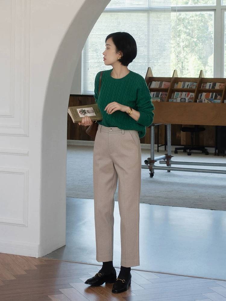 身材 微胖女生冬天怎么选裤子？这几条裤子遮肉显瘦又百搭，冬天穿刚好