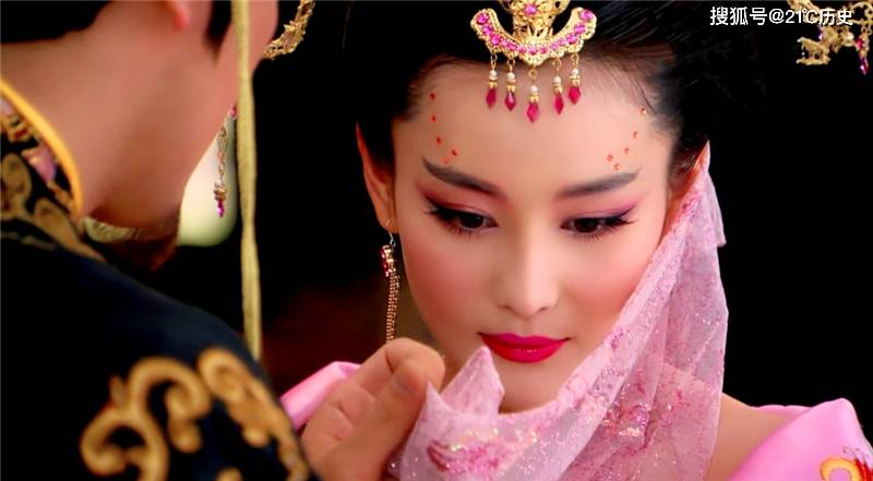 妲己睡前有一个“坏习惯”,纣王爱不释手,但现代女孩却不敢尝试_历史