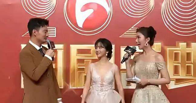 盛典 国剧盛典生图下的女星：关晓彤臃肿似发福，谭松韵30岁依旧少女