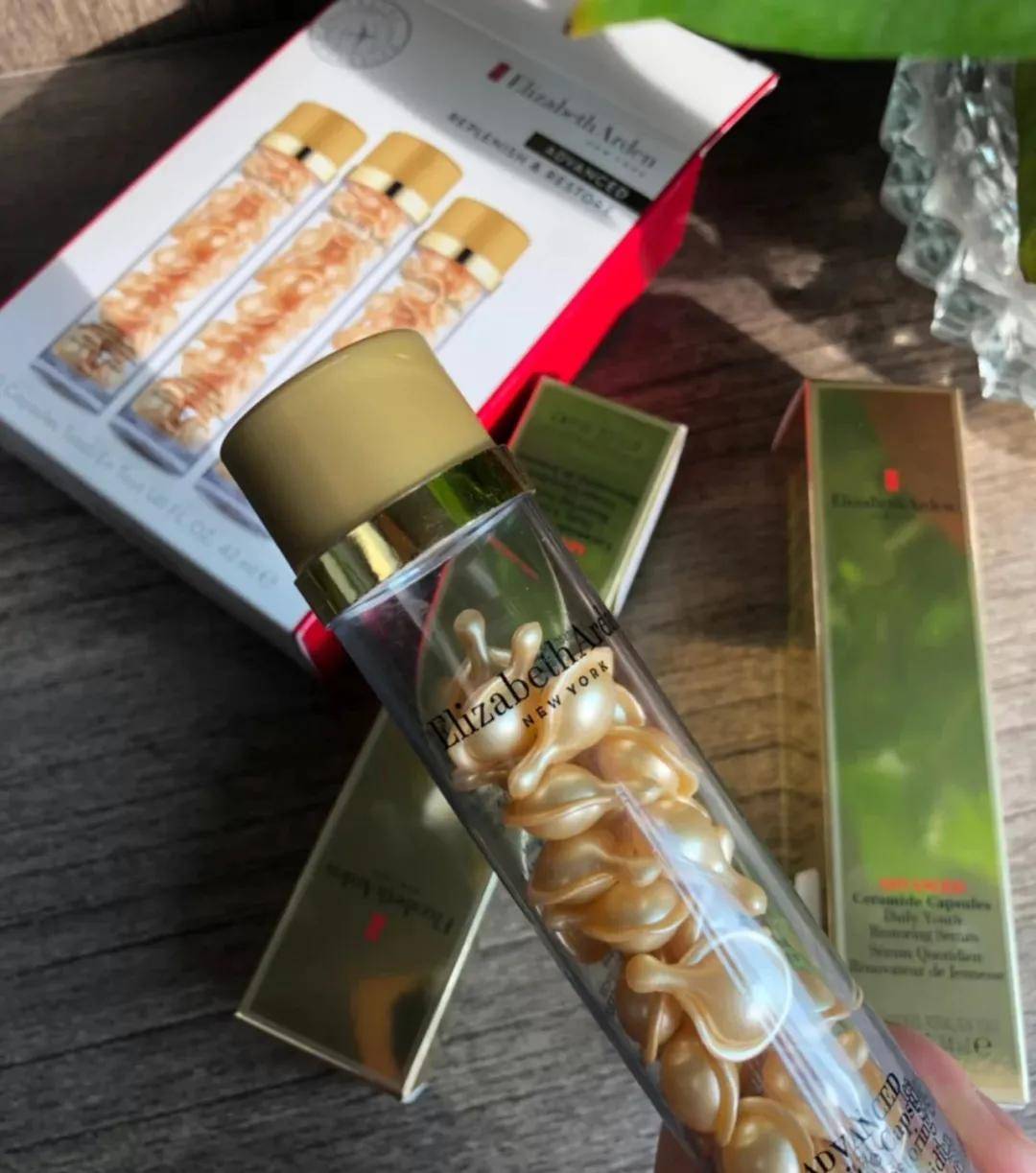 伊丽莎白雅顿伊丽莎白雅顿金胶精华（时空焕活胶囊），无法低调的抗衰老精华液