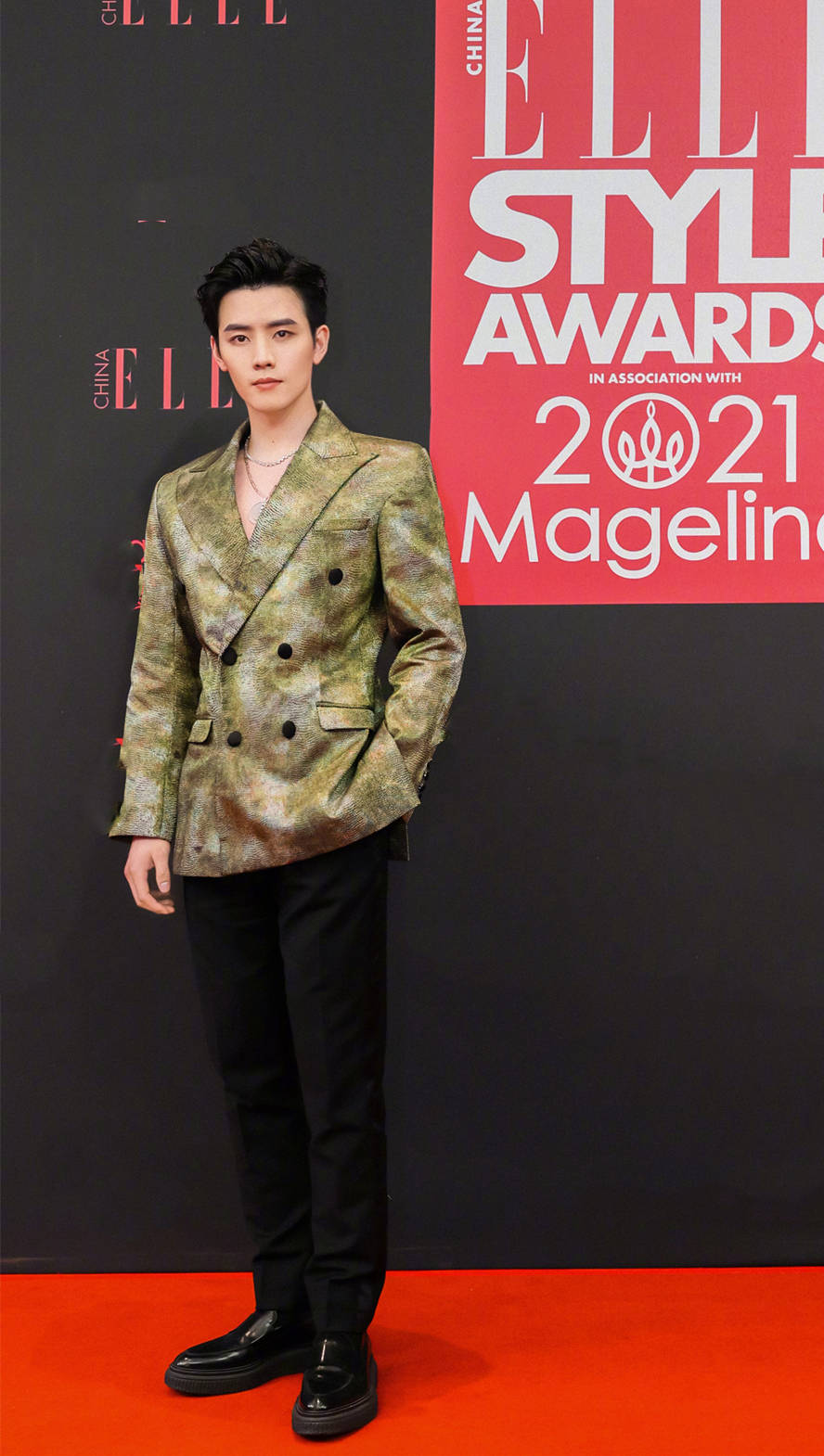 时装 75位明星的ELLE时装造型,王源、热巴,关晓彤,身心造型惹人爱