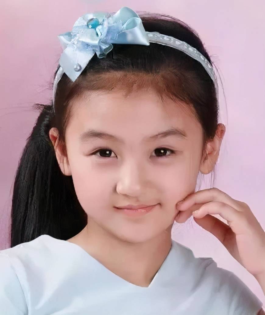 4岁出道6岁上春晚,曾被吐槽长残,现在20岁她美得认不出来_陆子艺