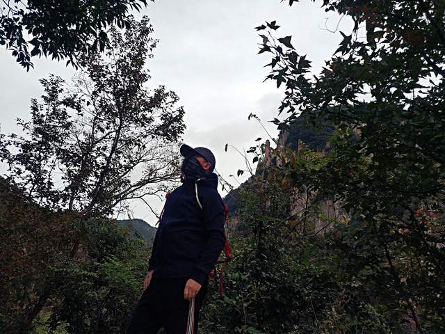 细节 时尚保暖，重磅登场：黑冰重磅开衫卫衣