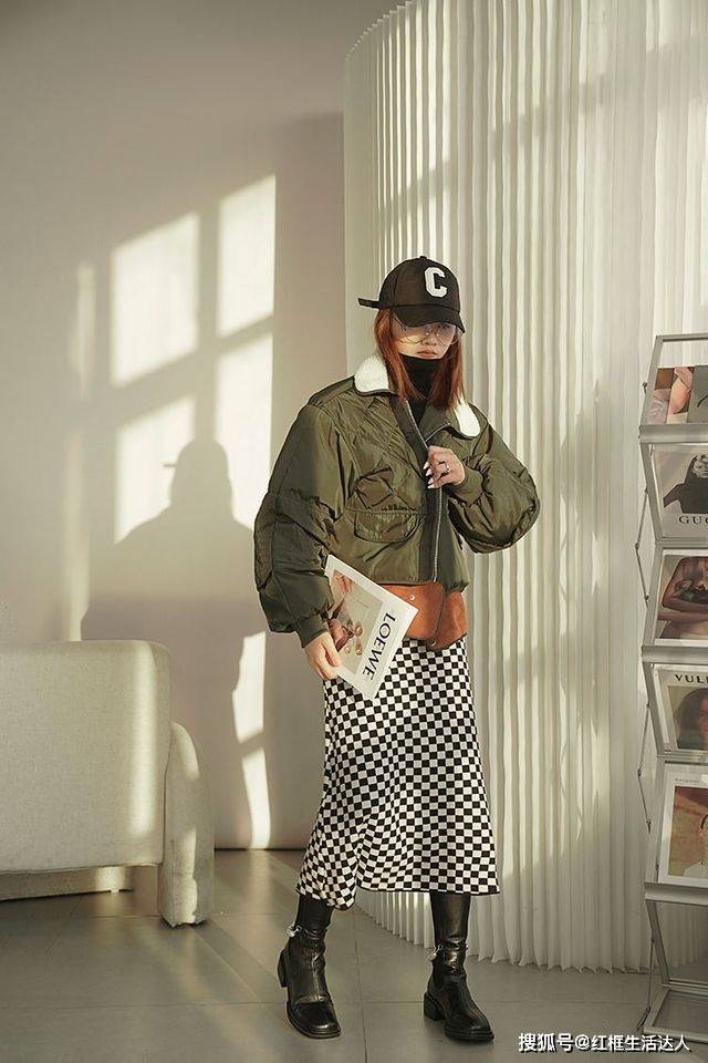 曲线美 冬季“半身裙”怎么穿更好看？建议从这4个方面入手，优雅显高挑